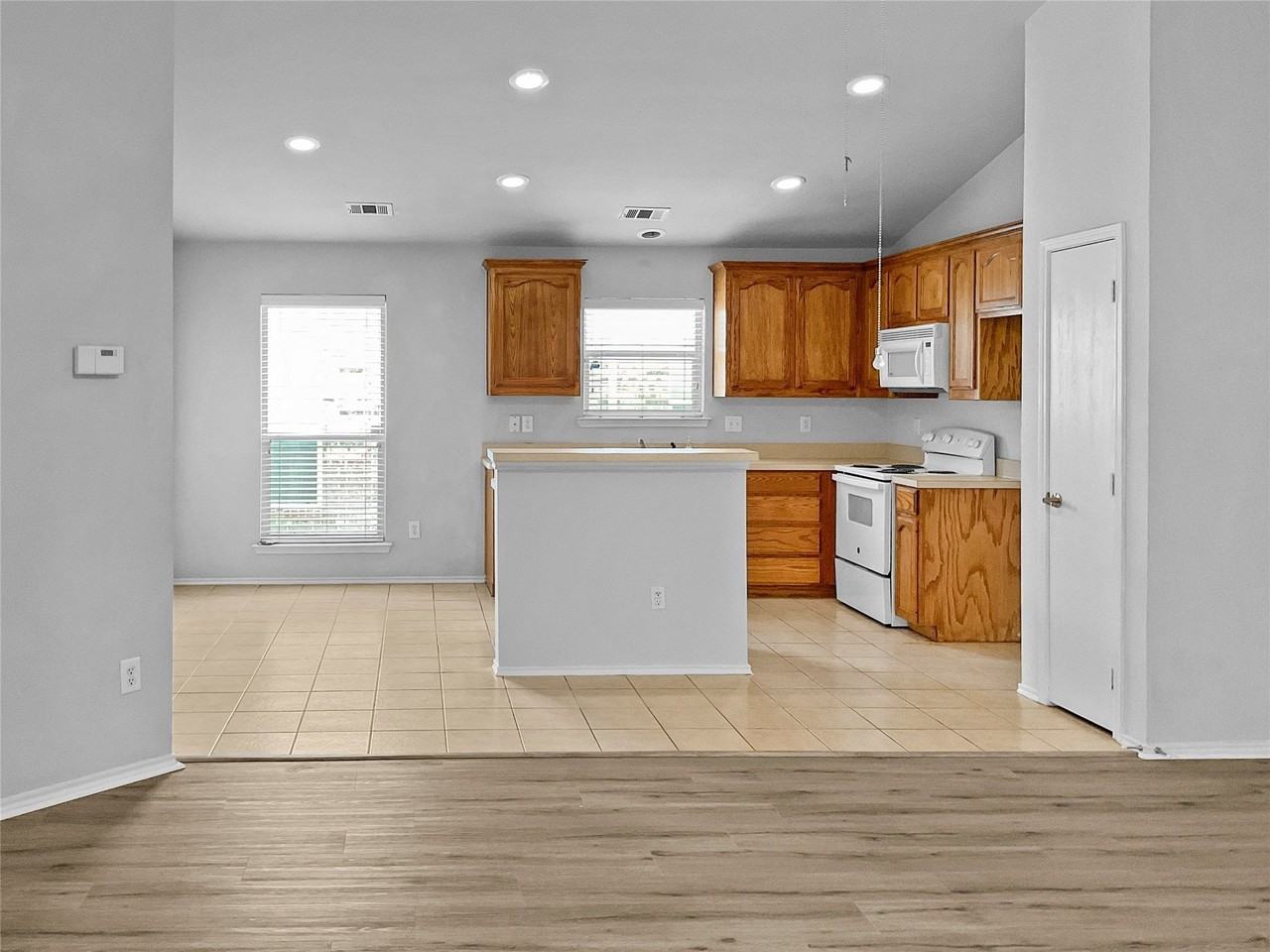 6521 Regina Dr - Photo 5 of 21