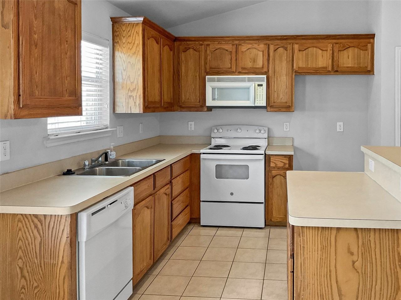 6521 Regina Dr - Photo 6 of 21