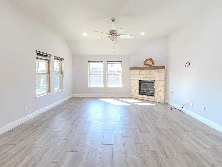 3215 Mattie Grey Ln - Photo 4 of 34
