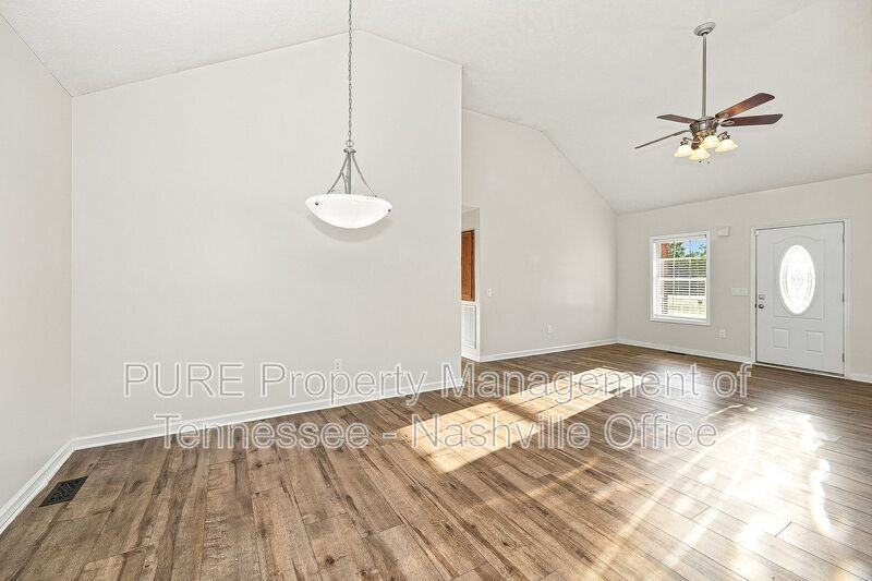 642 Indian Springs Cir - Photo 4 of 17