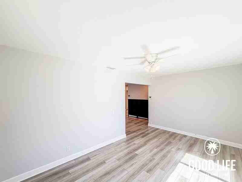 2230 E Washington Ave - Photo 5 of 27