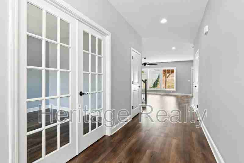 1640 Sugar Cane Ln - Photo 3 of 27