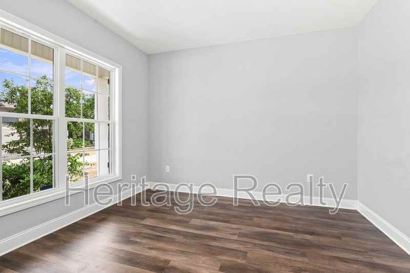 1640 Sugar Cane Ln - Photo 4 of 27