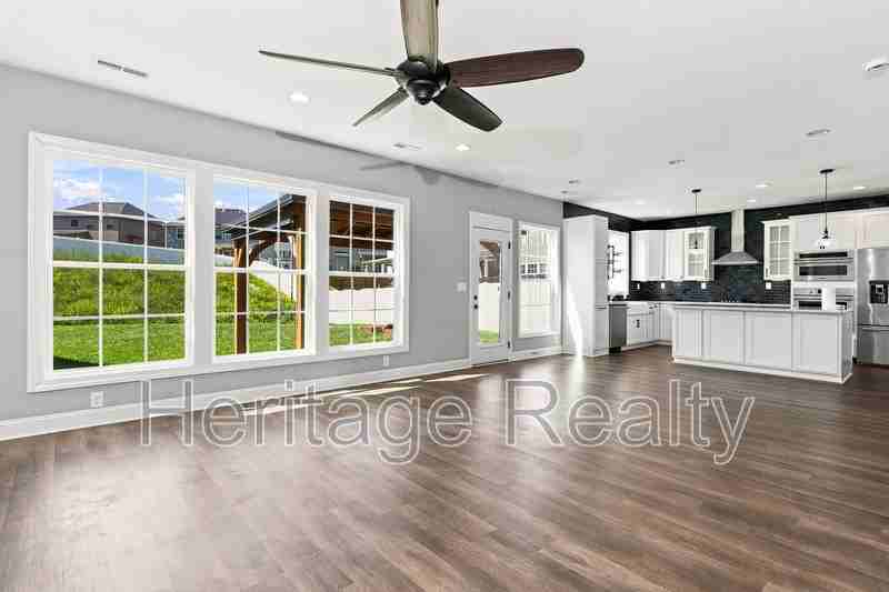 1640 Sugar Cane Ln - Photo 6 of 27