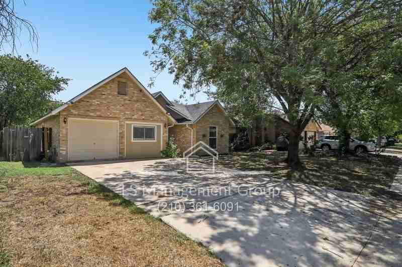 3118 Bear Springs Dr - Photo 2 of 33