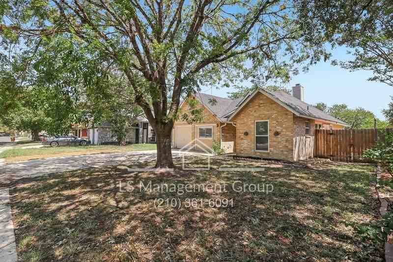 3118 Bear Springs Dr - Photo 3 of 33