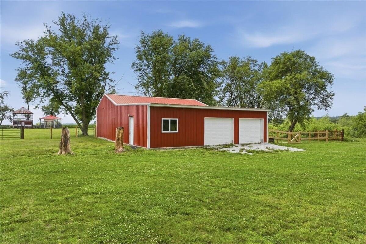 16689 Applewood Rd - Photo 3 of 24