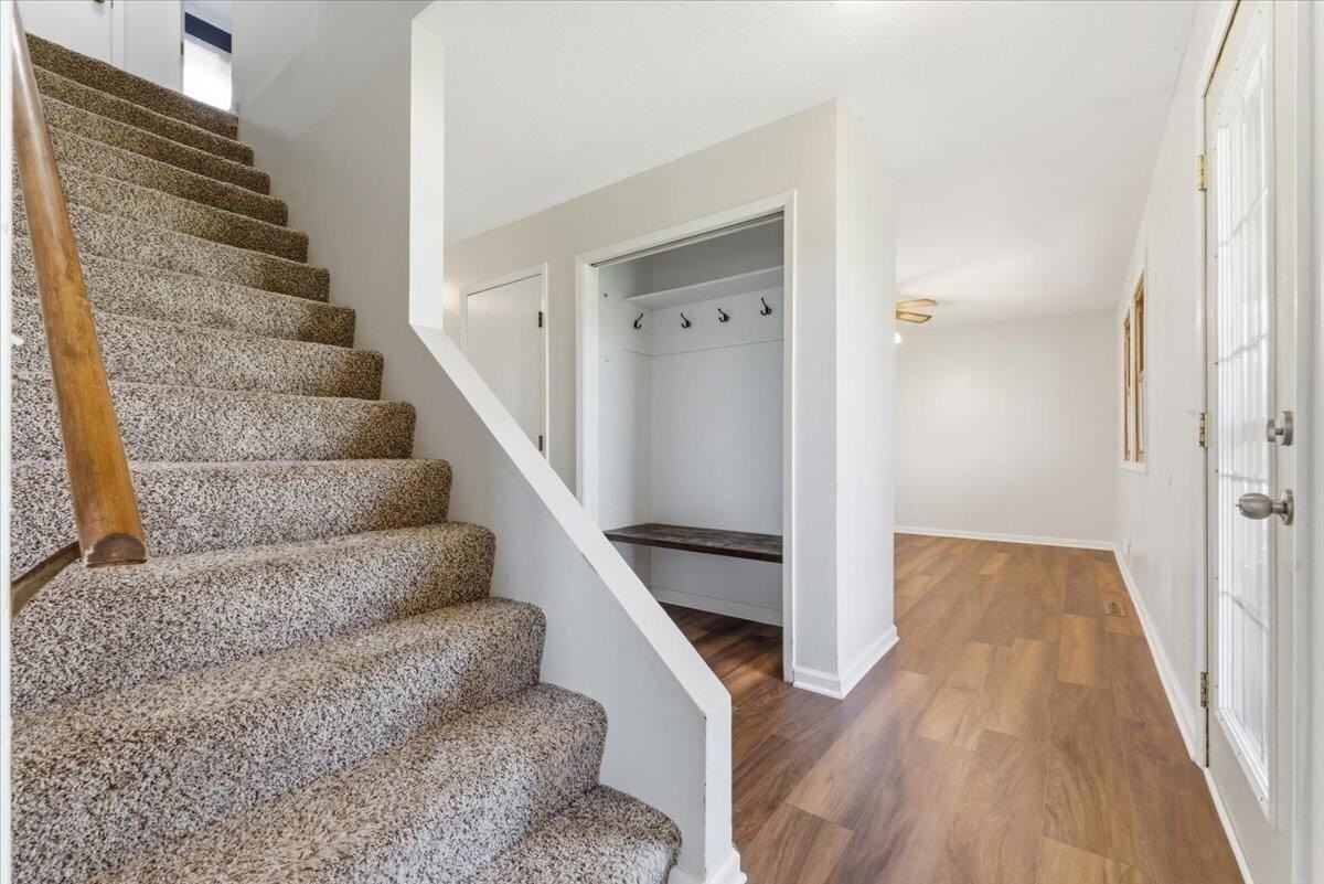 16689 Applewood Rd - Photo 4 of 24
