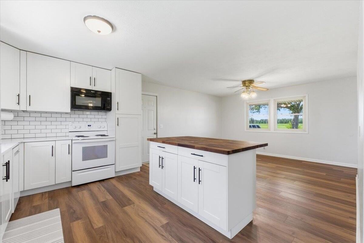 16689 Applewood Rd - Photo 7 of 24