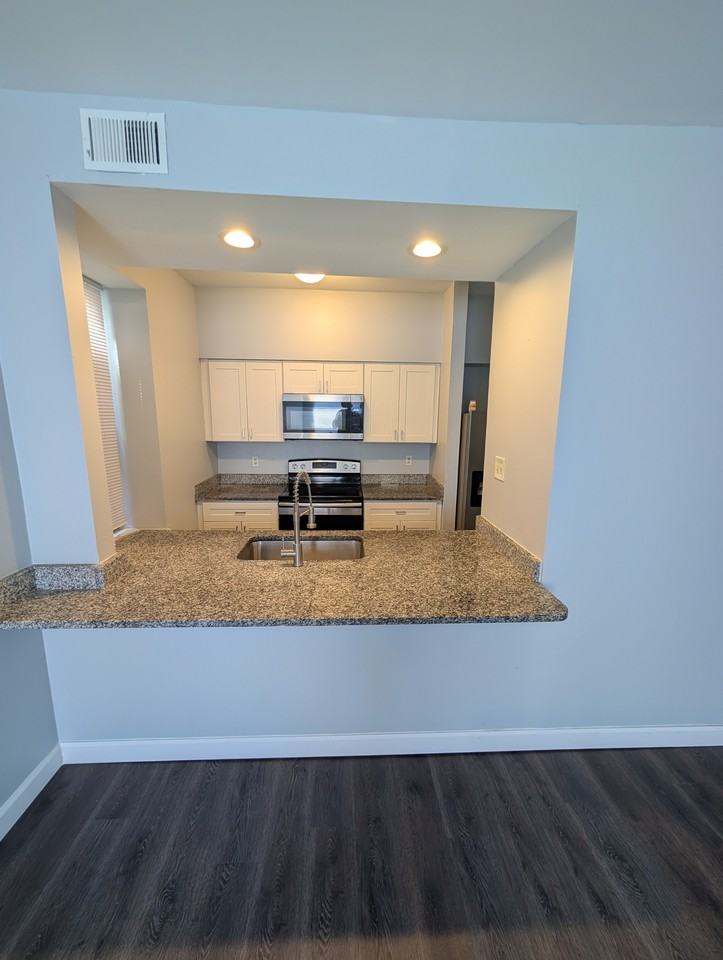 3847 Folsom Ave #1F - Photo 3 of 14
