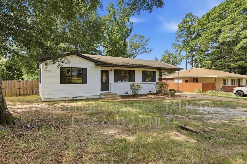 2033 Carolyn Ln - Photo 2 of 17