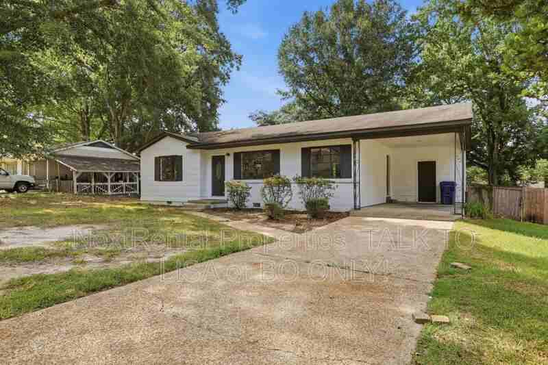 2033 Carolyn Ln - Photo 3 of 17