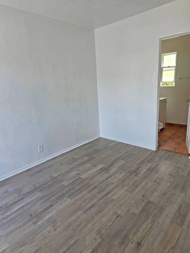 13801 S Vermont Ave #M14 - Photo 5 of 11