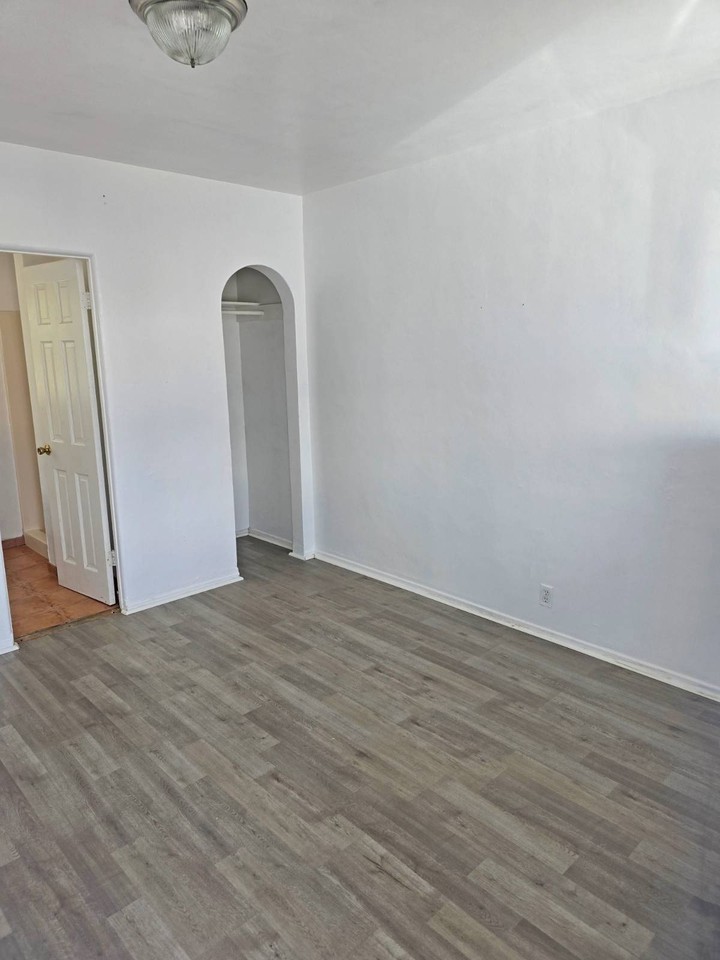 13801 S Vermont Ave #M14 - Photo 7 of 11