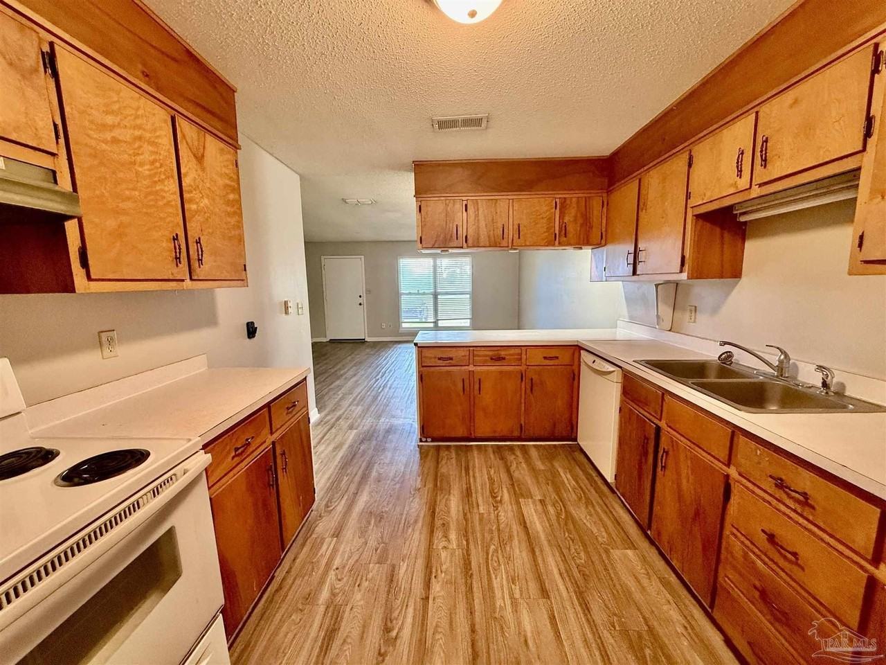 3228 Santa Rosa Dr - Photo 4 of 13