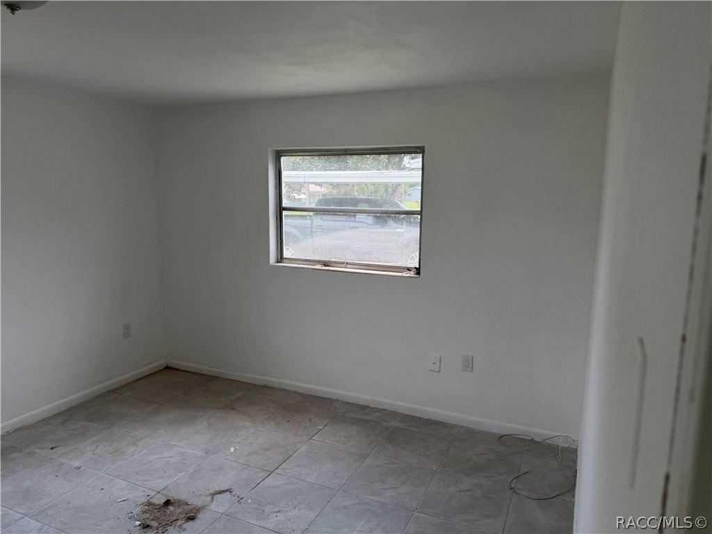 28 N Washington St - Photo 4 of 4