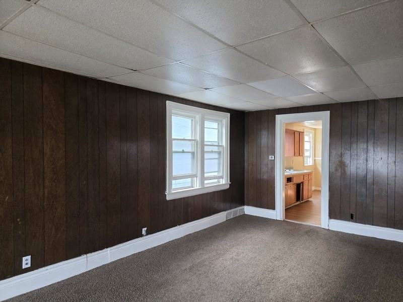 1023 E Lovejoy St - Photo 4 of 10
