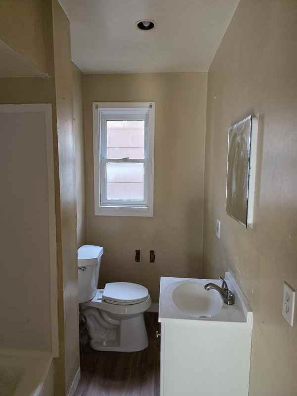 1023 E Lovejoy St - Photo 6 of 10