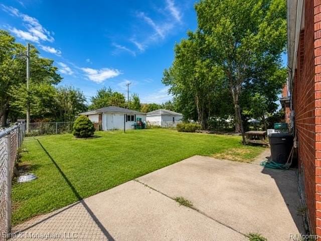 24805 Johnston Ave - Photo 3 of 25