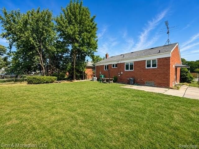 24805 Johnston Ave - Photo 4 of 25
