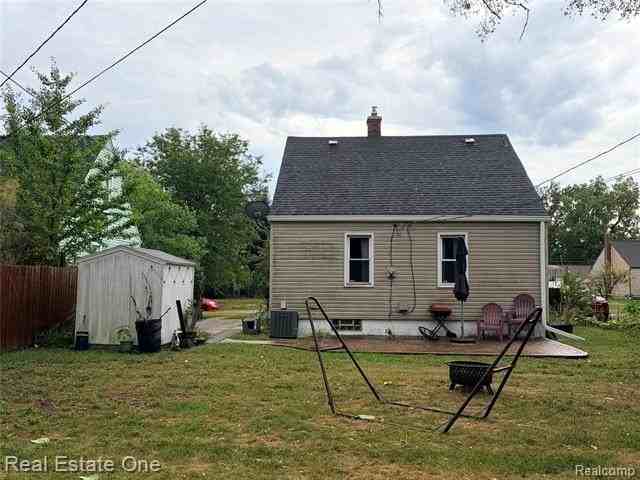 1436 Leroy St - Photo 4 of 27