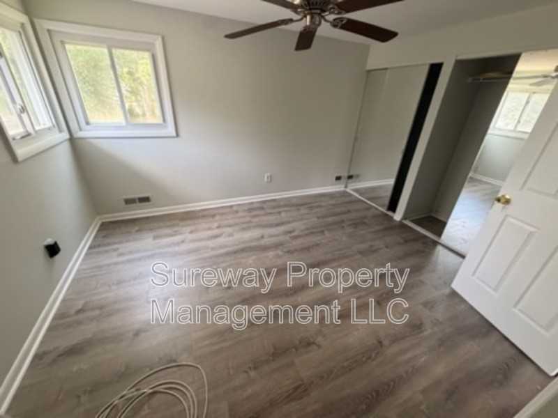 991 Sherbrook Cir - Photo 3 of 7