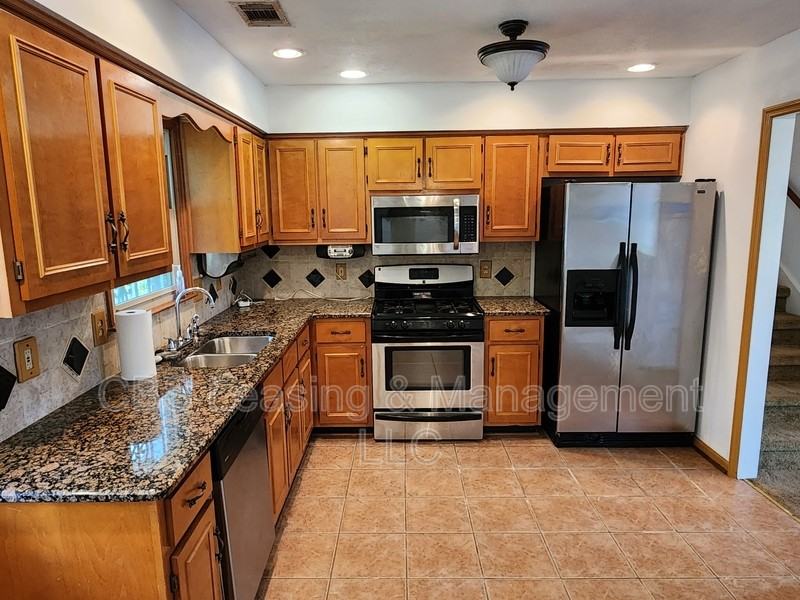 3200 Archer Way - Photo 6 of 15