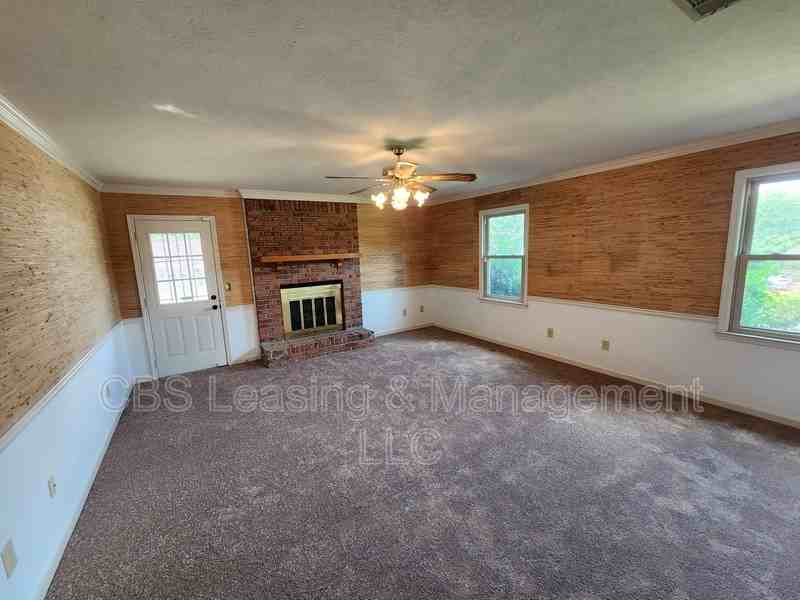 3200 Archer Way - Photo 7 of 15