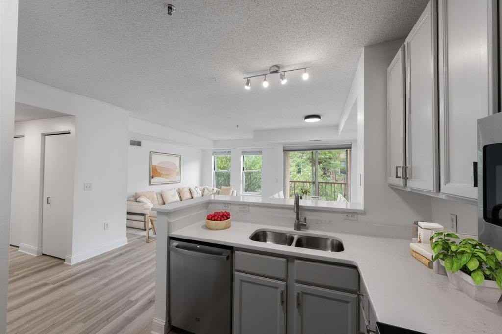 660 N 2nd St #301 - Photo 7 of 43