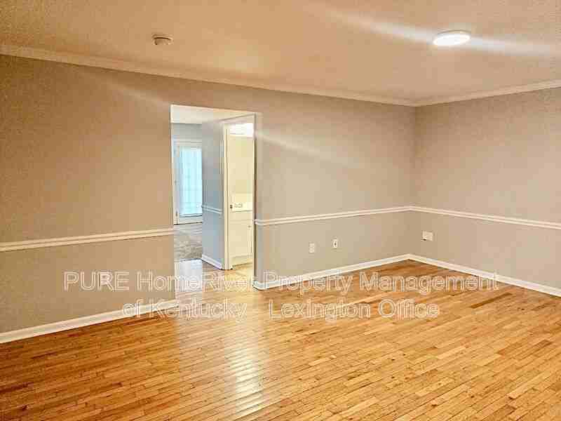 1053 Merrick Dr #B - Photo 3 of 21