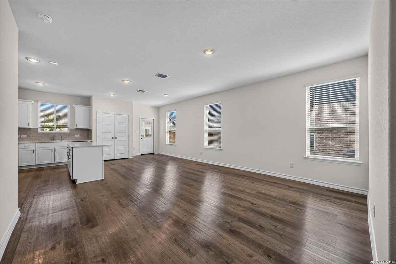 317 Jersey Ln - Photo 4 of 31