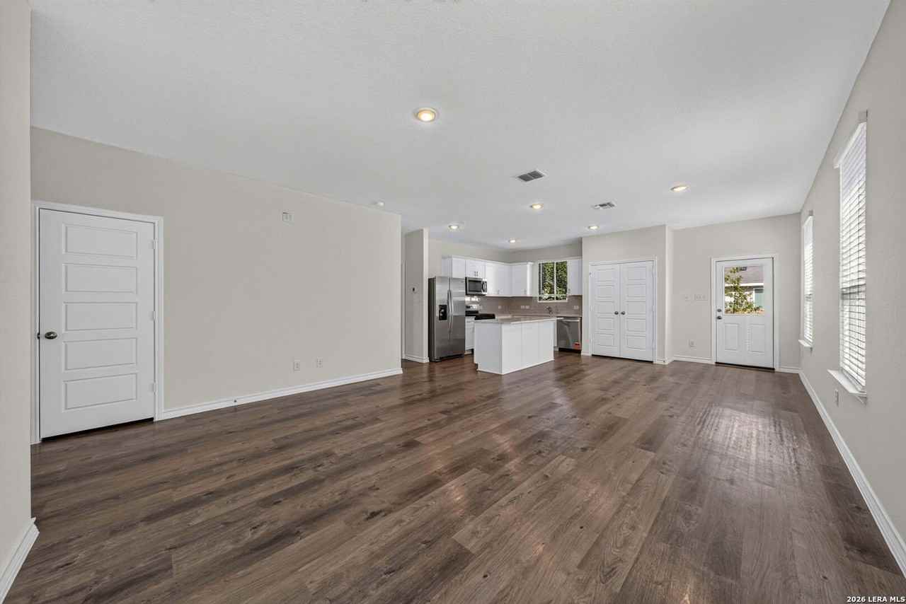 317 Jersey Ln - Photo 5 of 31