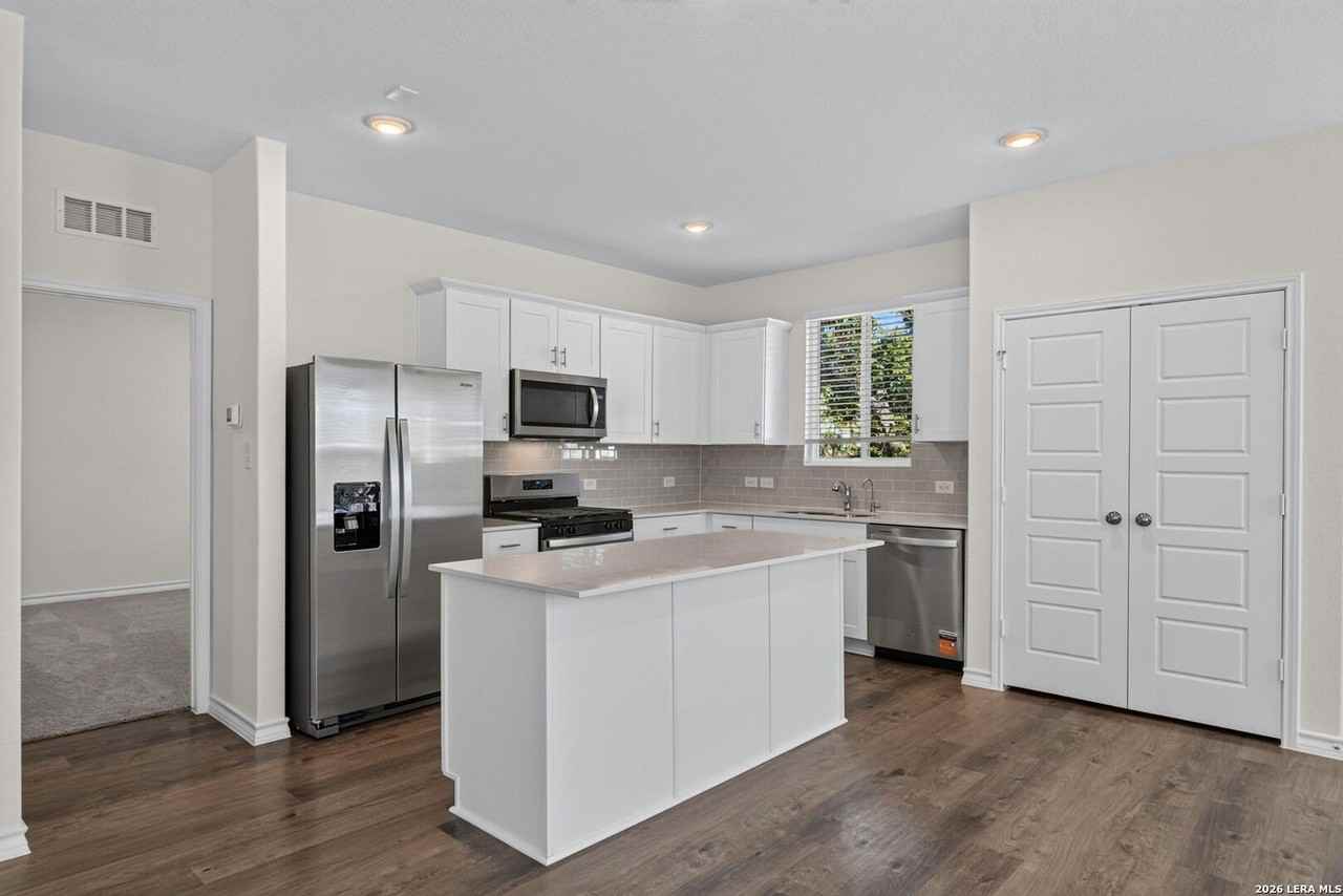 317 Jersey Ln - Photo 6 of 31
