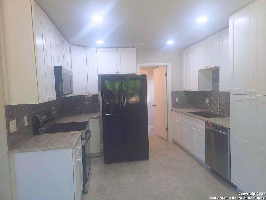 8842 Thatch Dr - Photo 3 of 25
