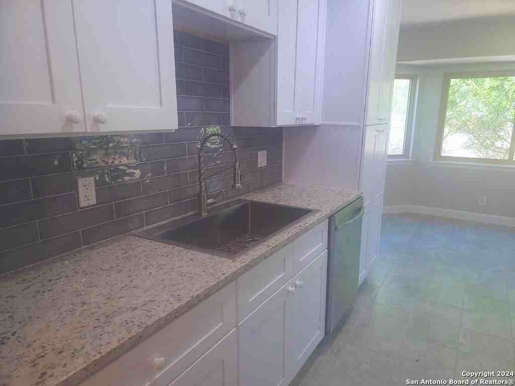 8842 Thatch Dr - Photo 4 of 25