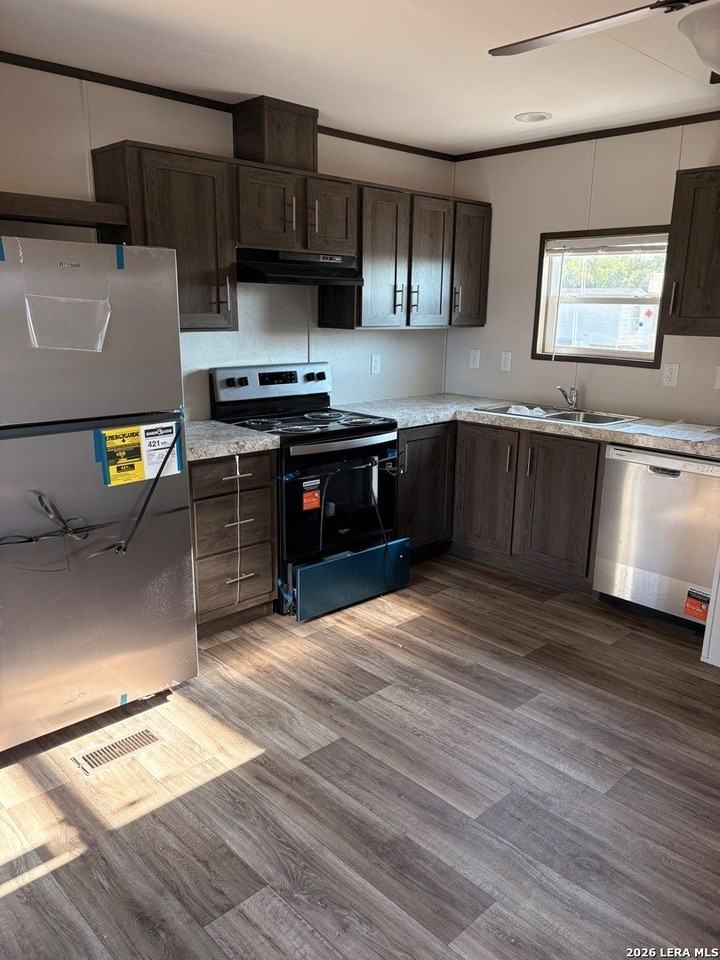 708 Avenue A - Photo 4 of 6