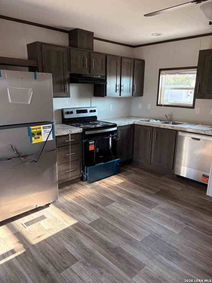 626 Avenue A - Photo 2 of 5
