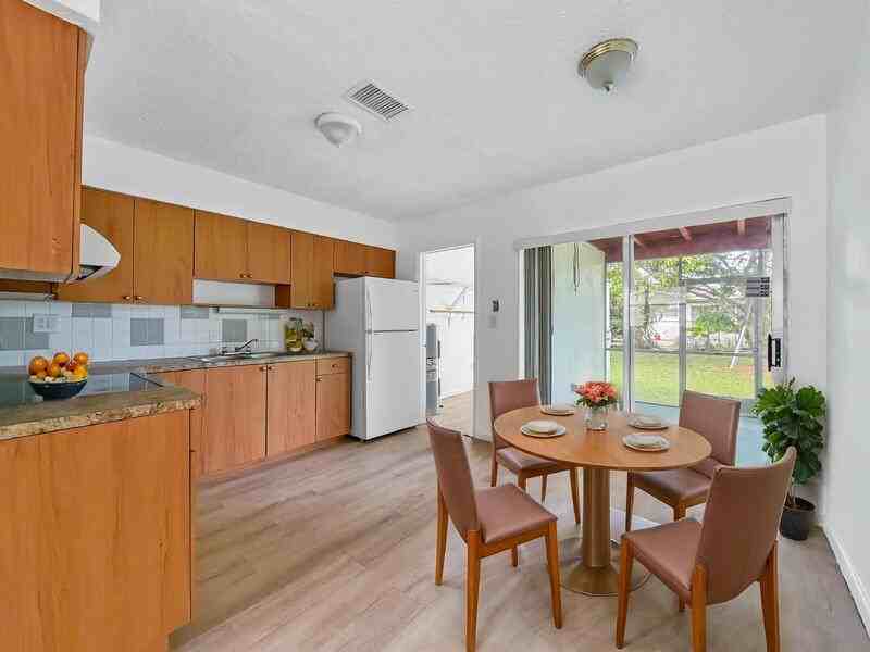 1725 Nw 54th Ter - Photo 3 of 24