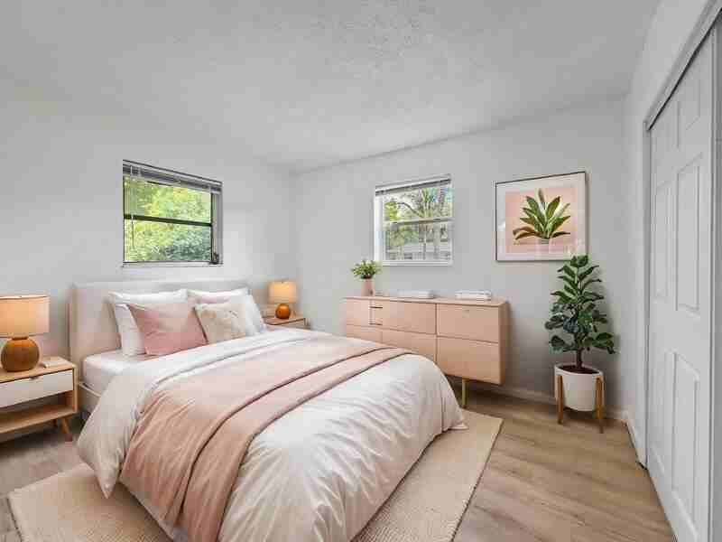 1725 Nw 54th Ter - Photo 5 of 24