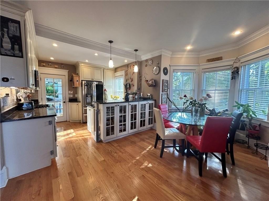 120 Hope St - Photo 5 of 37