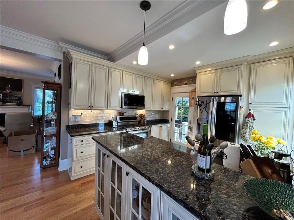 120 Hope St - Photo 6 of 37