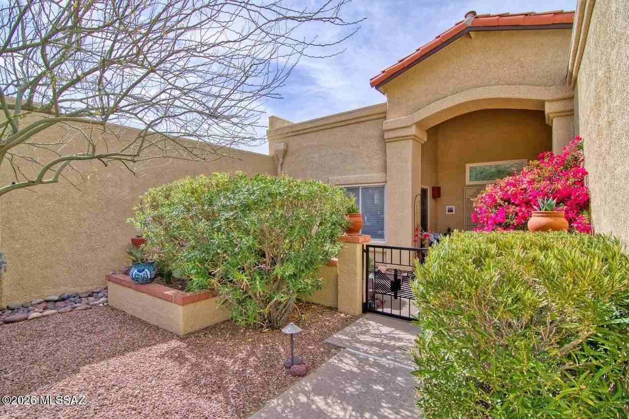 1232 E Camino Diestro - Photo 6 of 39