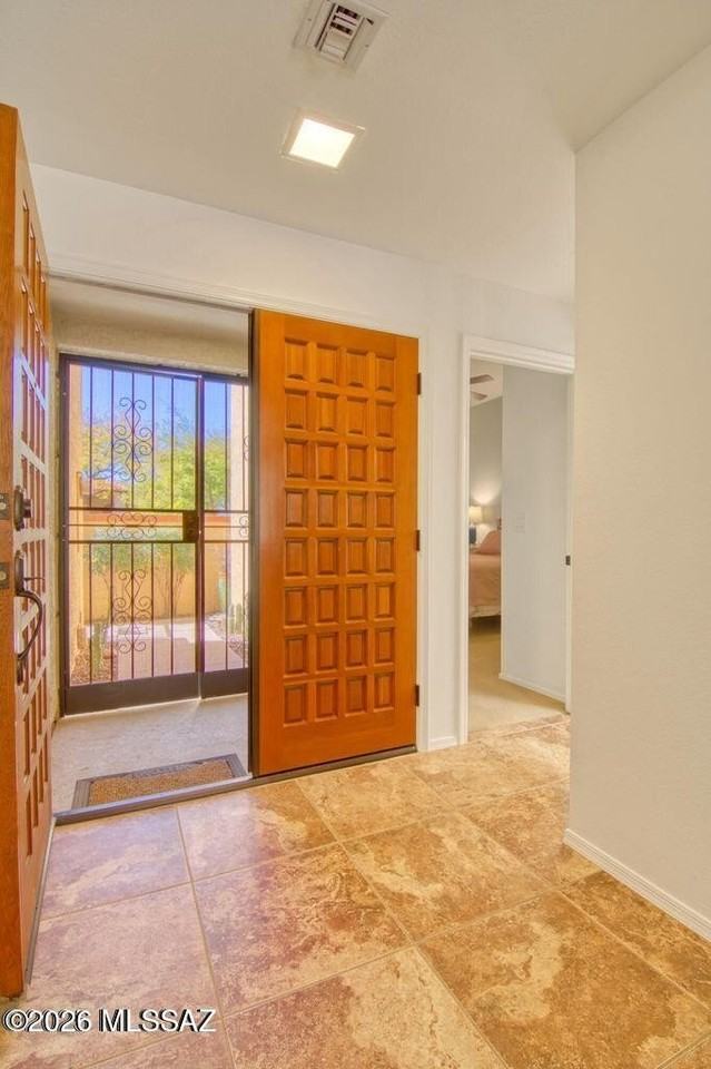 1223 E Camino Diestro - Photo 5 of 40
