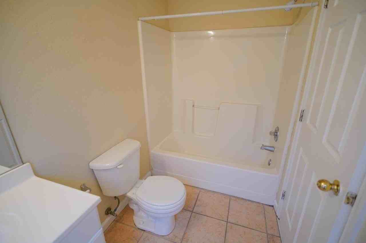 845 W Georgia St #1 - Photo 2 of 32