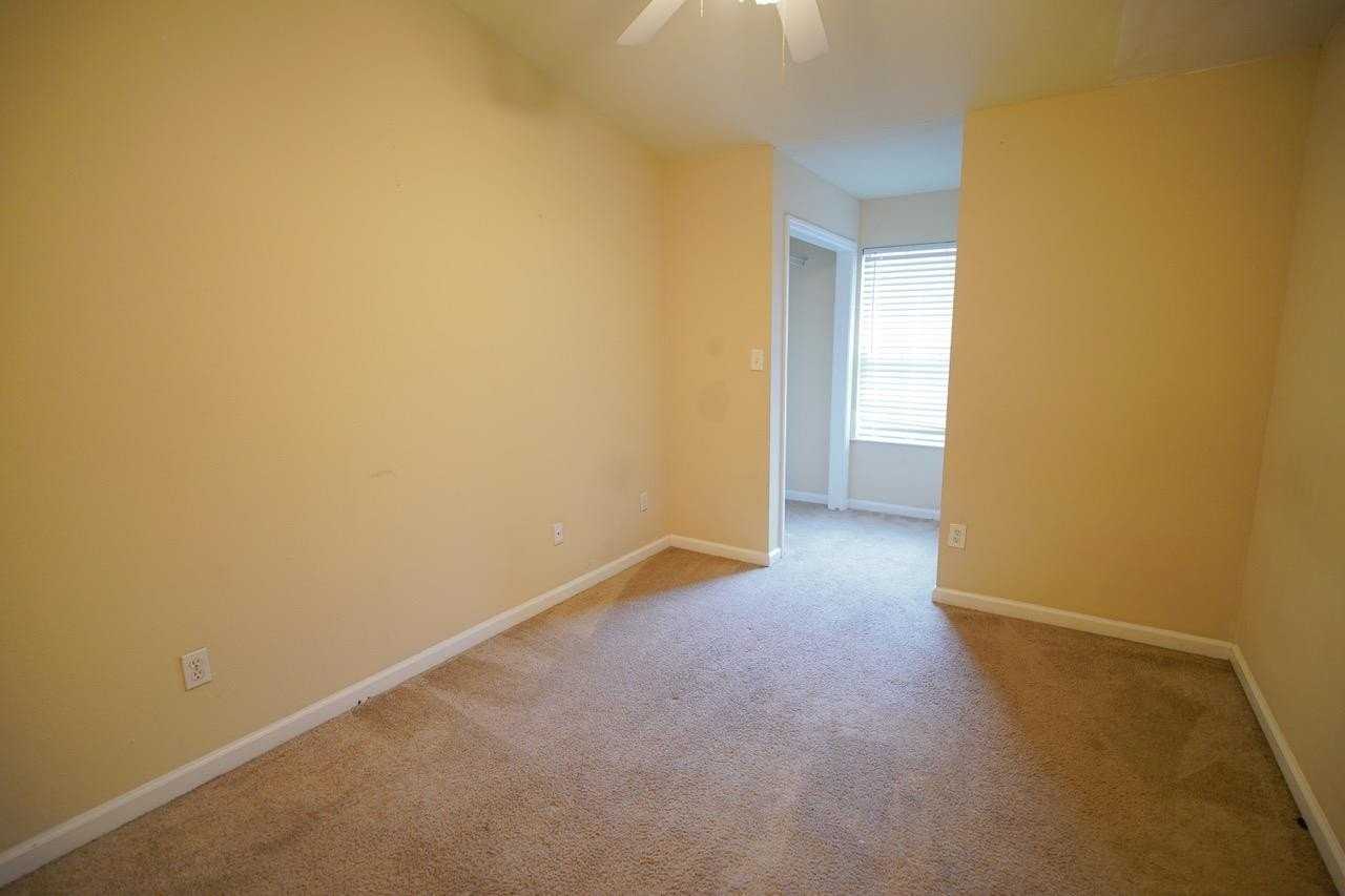 845 W Georgia St #1 - Photo 7 of 32