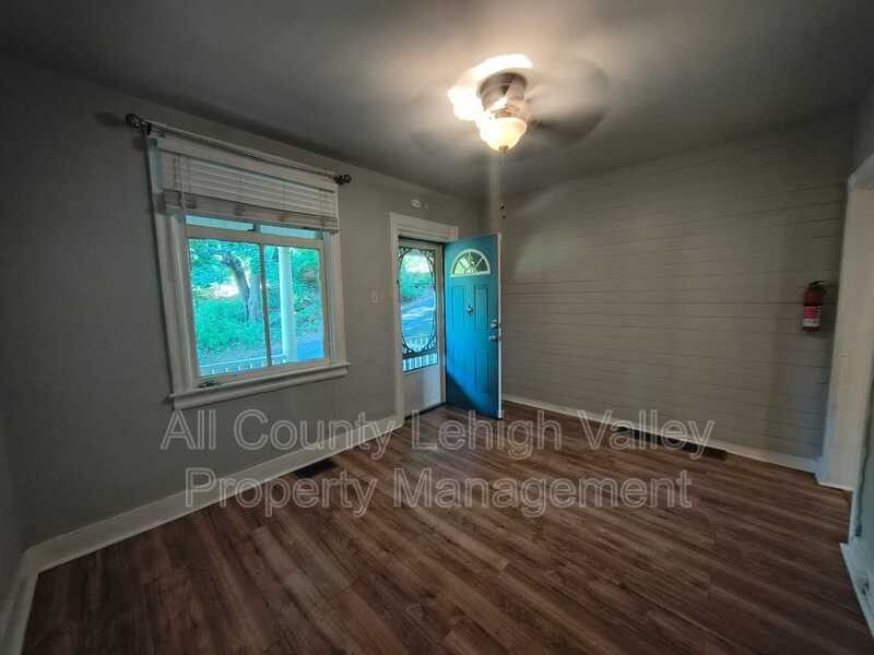 934 Vernon St - Photo 5 of 12