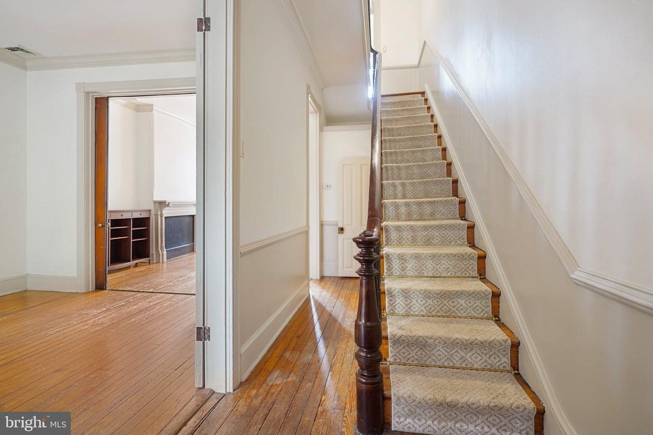405 Constitution Ave Ne #A - Photo 2 of 22
