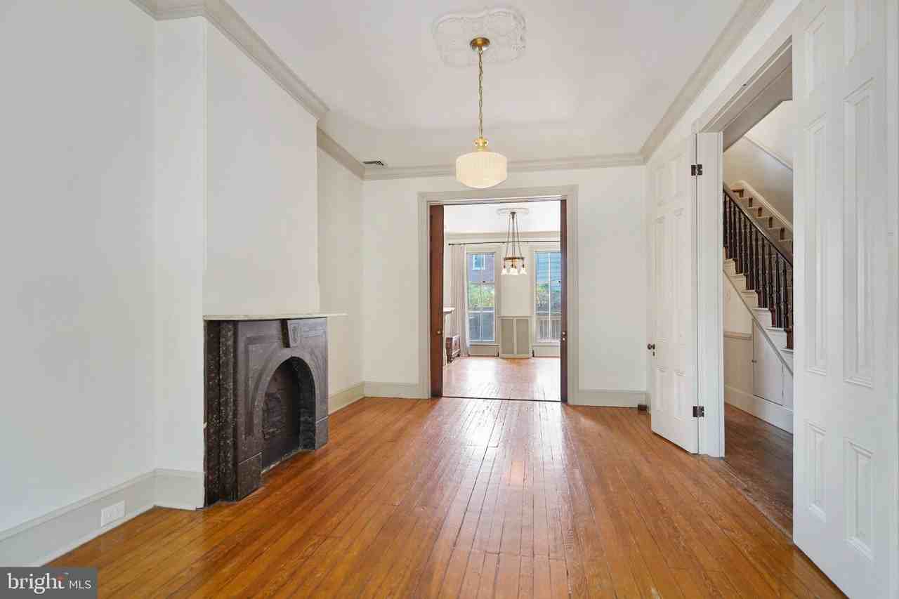 405 Constitution Ave Ne #A - Photo 4 of 22