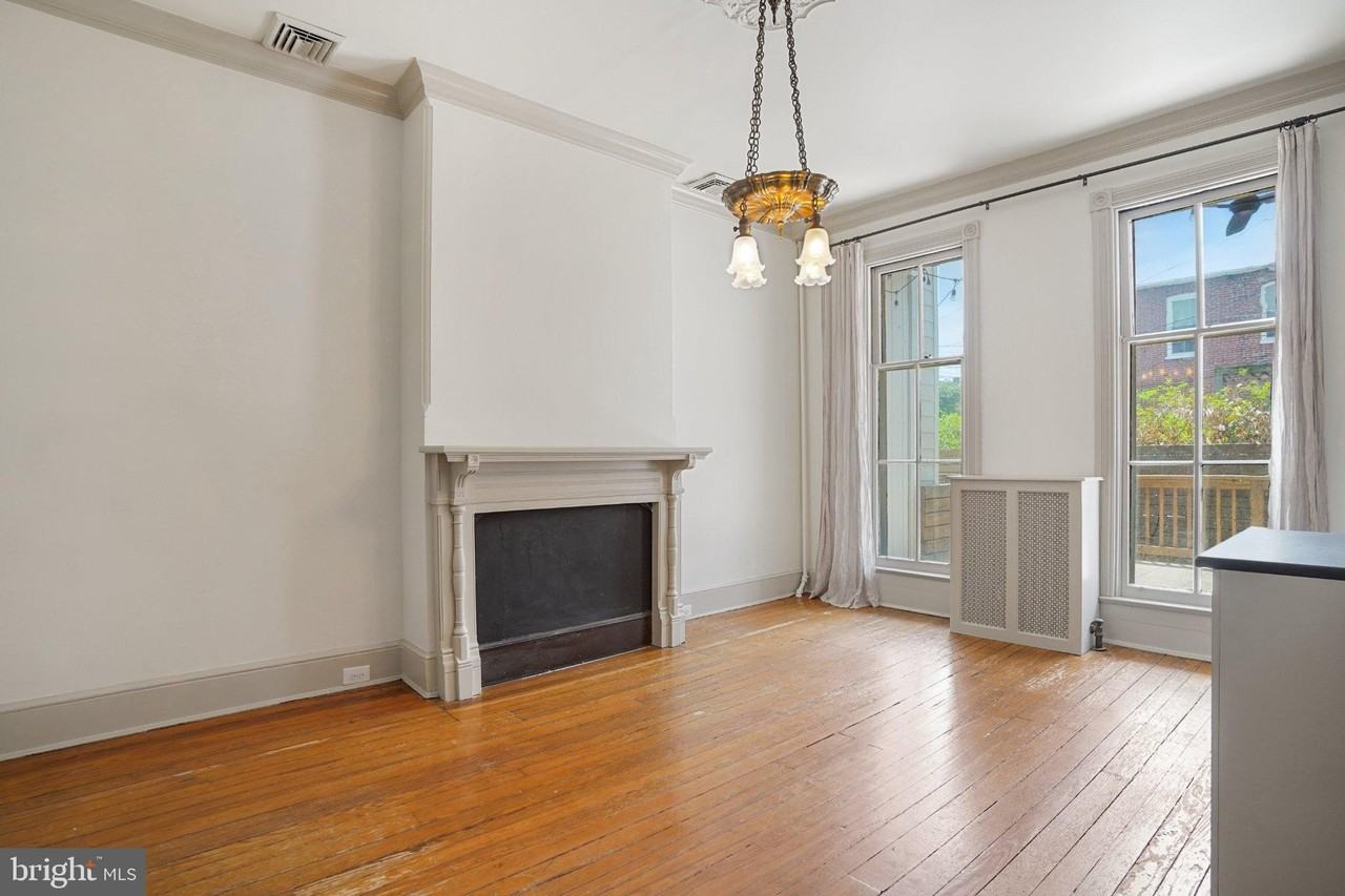 405 Constitution Ave Ne #A - Photo 5 of 22