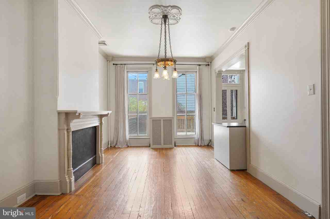 405 Constitution Ave Ne #A - Photo 6 of 22